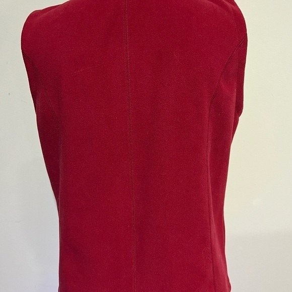E studio deep red vest - Picture 3 of 7